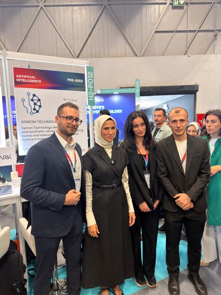 Sümeyye Erdoğan Bayraktar with the Spiron team at the stand