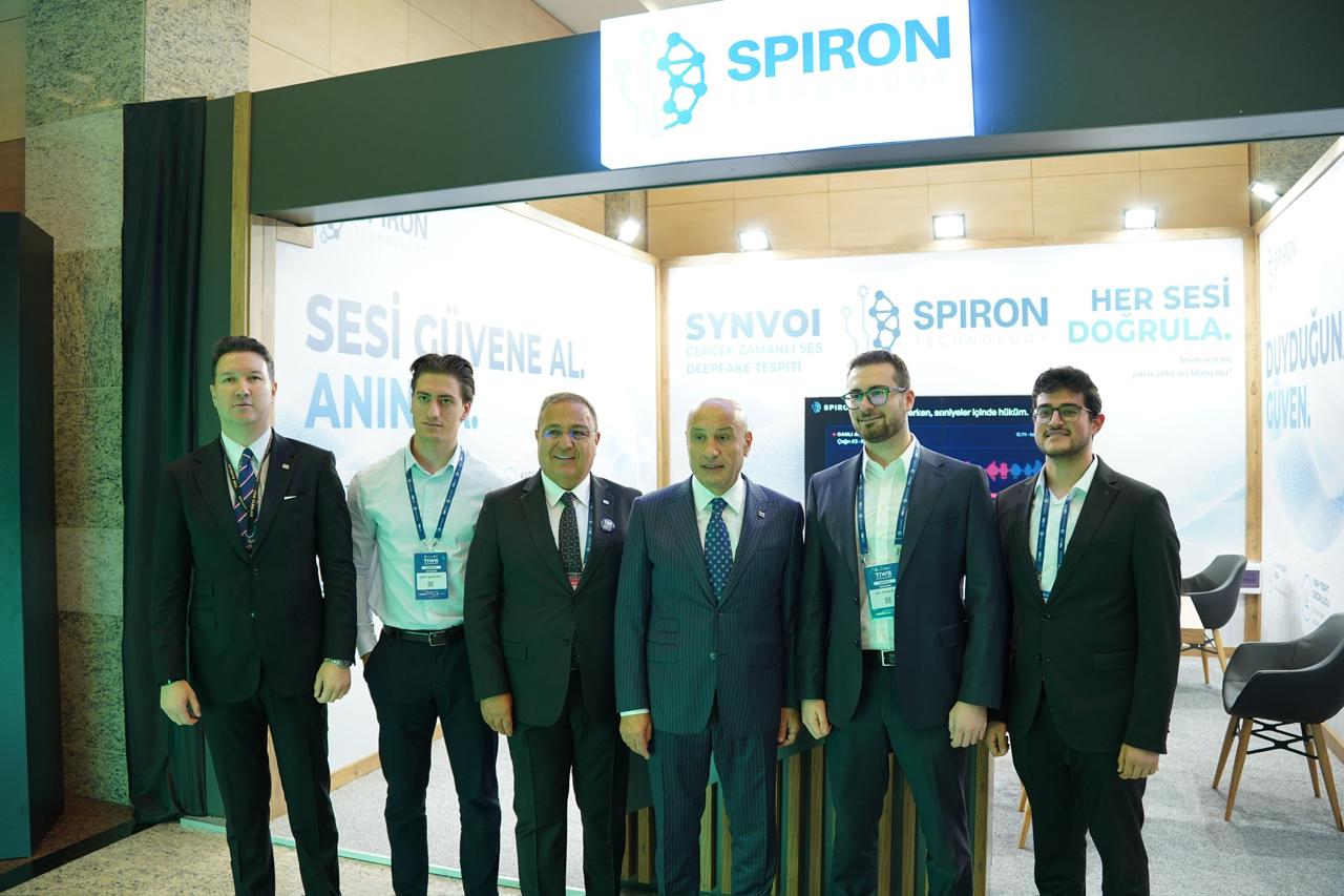 TİM Başkanı Mustafa Gültepe, Spiron ekibiyle Türkiye Innovation Week standında